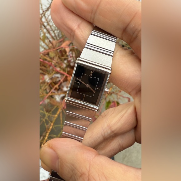 Vintage Yves Saint Laurent (YSL) Quartz Watch
Reference Number: 2200-221362 - Picture 4 of 13